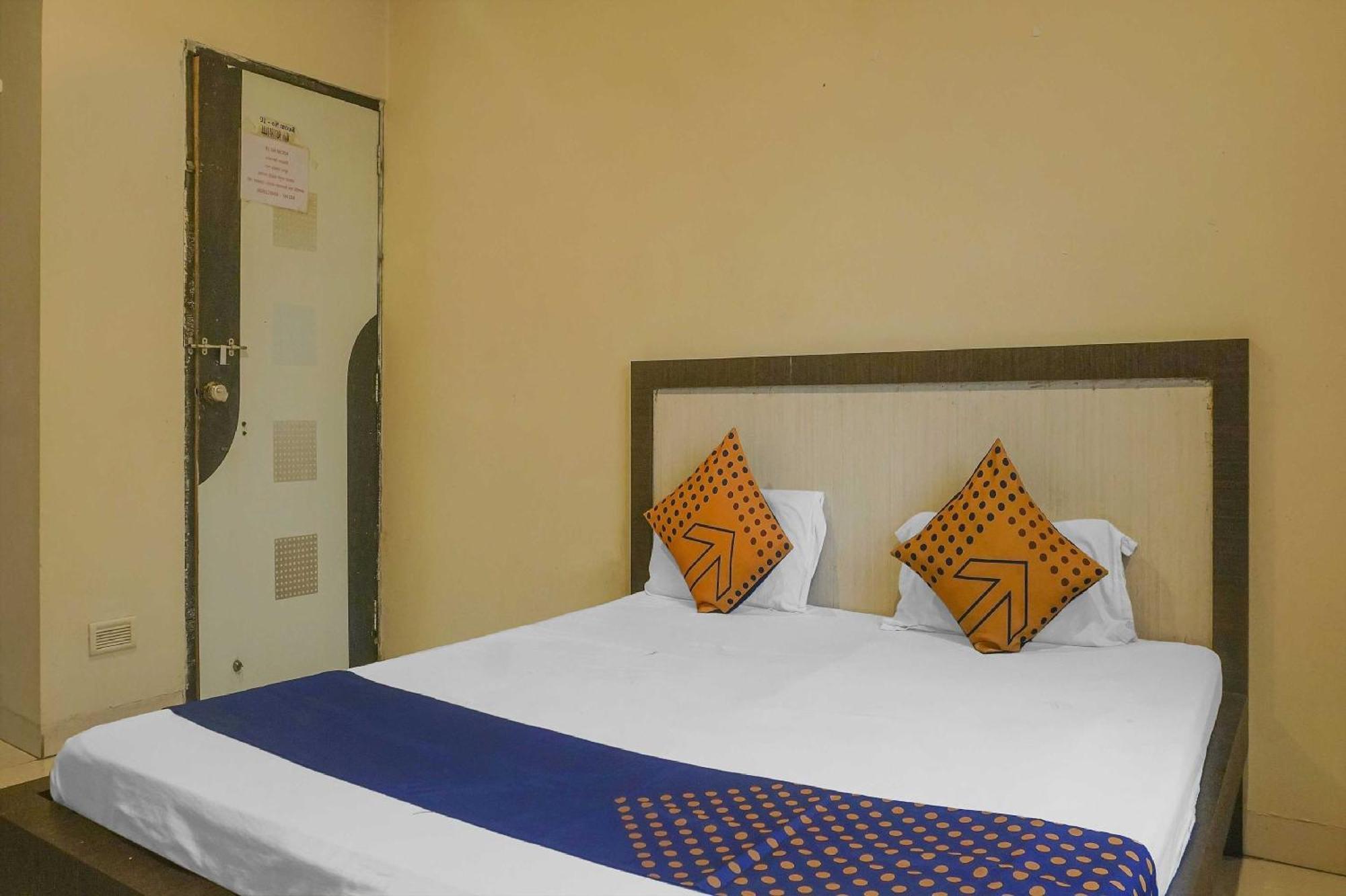 Spot On Hotel Peacock Lodging Pune Bagian luar foto